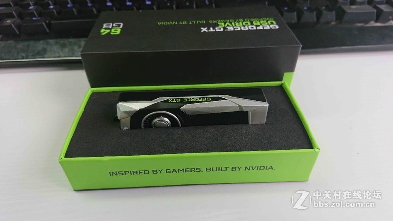 怒晒泰坦皮，信仰U盘