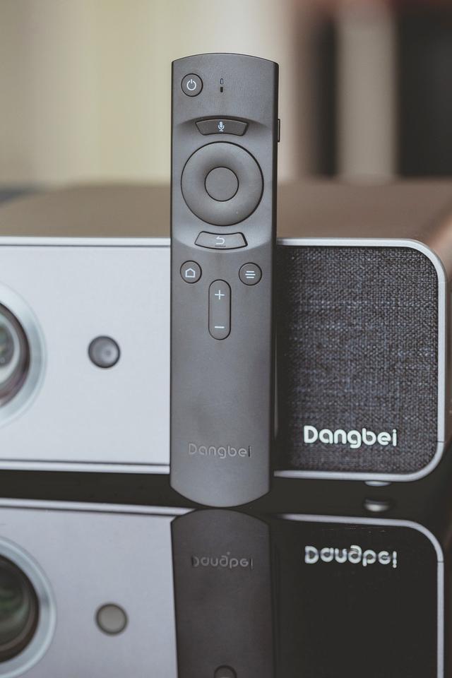 当贝F1投影仪震撼上市！软件公司跨界硬件设备能成么？