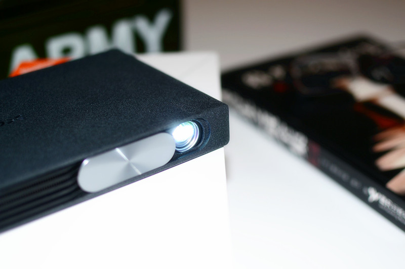 对比传统电视机，极米芒果小觅无屏电视体验