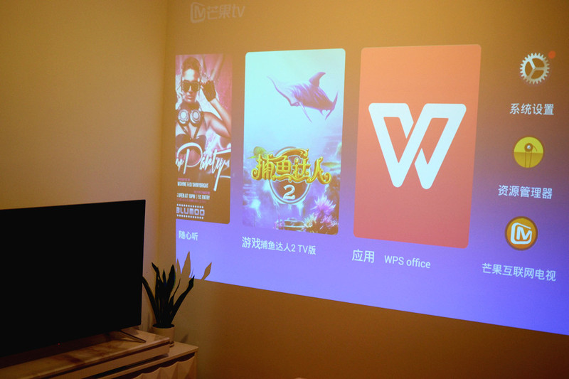 对比传统电视机，极米芒果小觅无屏电视体验