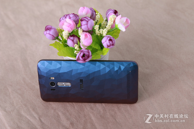 #华硕新品Zenfone Selfie神拍机#开箱来了，真机图赏