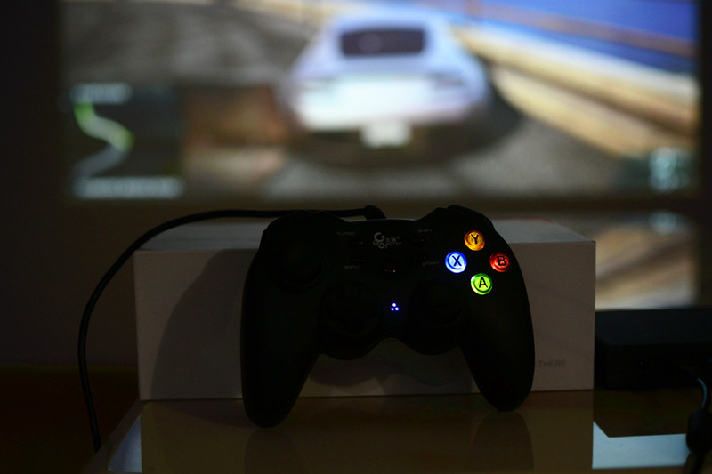 对比传统电视机，极米芒果小觅无屏电视体验