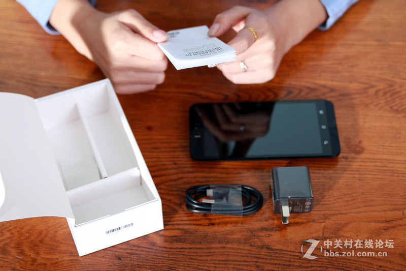 #华硕新品Zenfone Selfie神拍机#开箱来了，真机图赏