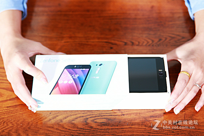 #华硕新品Zenfone Selfie神拍机#开箱来了，真机图赏