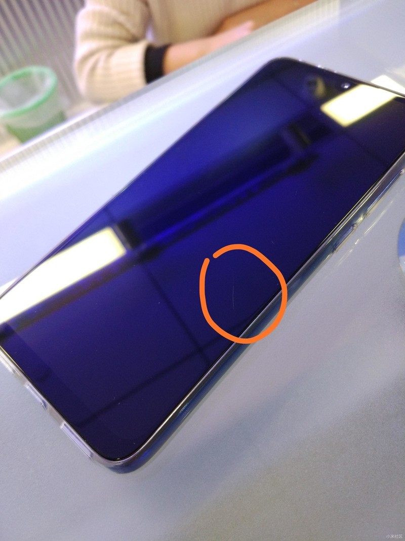 红米NOTE 7屏幕刮花，什么原因