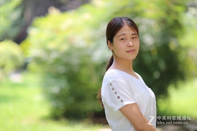 今日终于咬牙入了5D3+大眼睛，给同事拍了几张试用，水平不行，勿拍，呵呵。