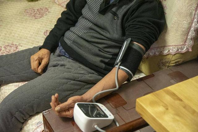 评测：三大品牌电子血压计对比，有品血压计竟比水银血压计还准？