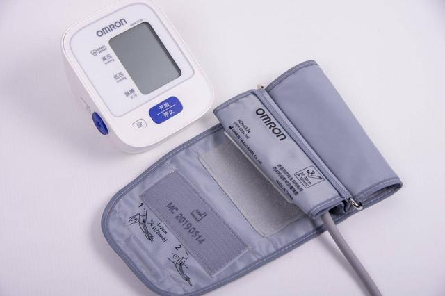 评测：三大品牌电子血压计对比，有品血压计竟比水银血压计还准？