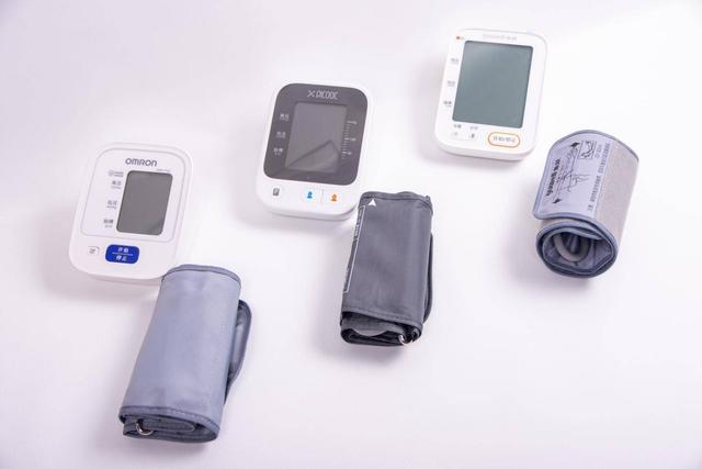 评测：三大品牌电子血压计对比，有品血压计竟比水银血压计还准？