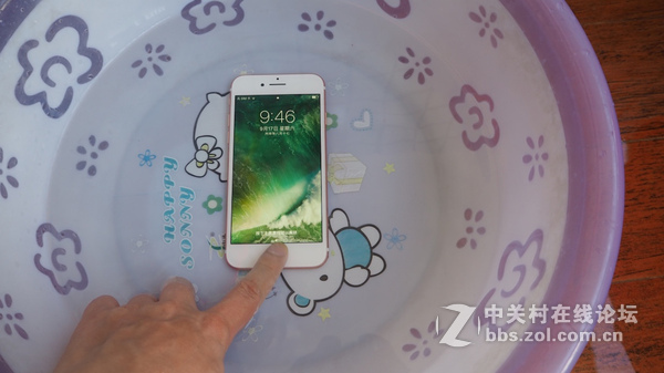 iphone7能不能泡水？