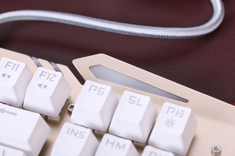 过了一把换轴瘾，狼派虚空战舰 CIY 版机械键盘上手玩！