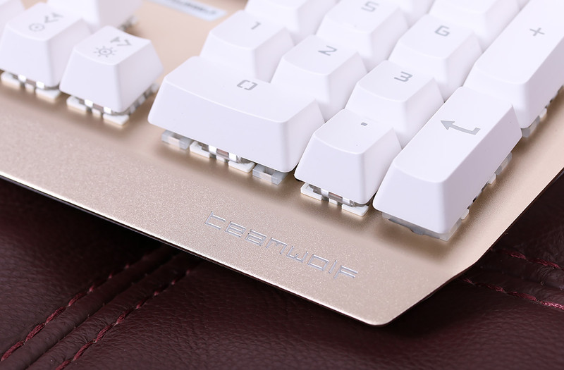 过了一把换轴瘾，狼派虚空战舰 CIY 版机械键盘上手玩！