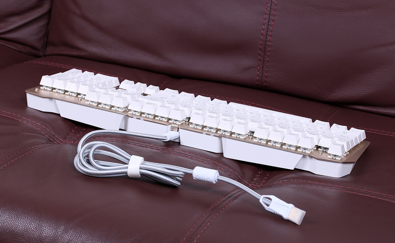 过了一把换轴瘾，狼派虚空战舰 CIY 版机械键盘上手玩！