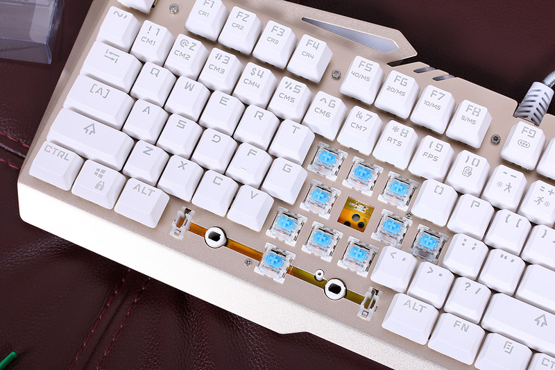 过了一把换轴瘾，狼派虚空战舰 CIY 版机械键盘上手玩！
