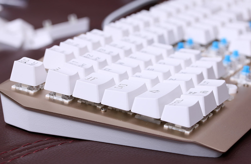 过了一把换轴瘾，狼派虚空战舰 CIY 版机械键盘上手玩！