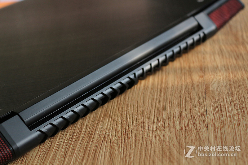 彪悍的小Y：游戏本的完美回归，联想Y700开箱图测