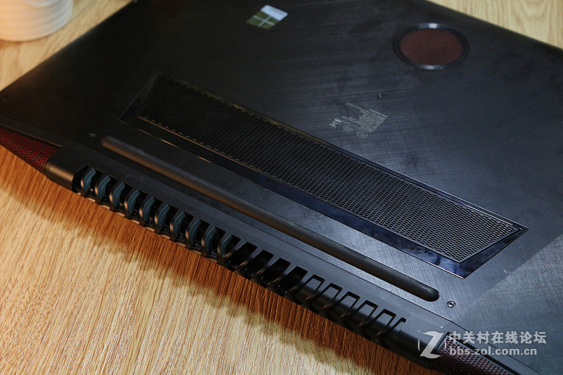 彪悍的小Y：游戏本的完美回归，联想Y700开箱图测
