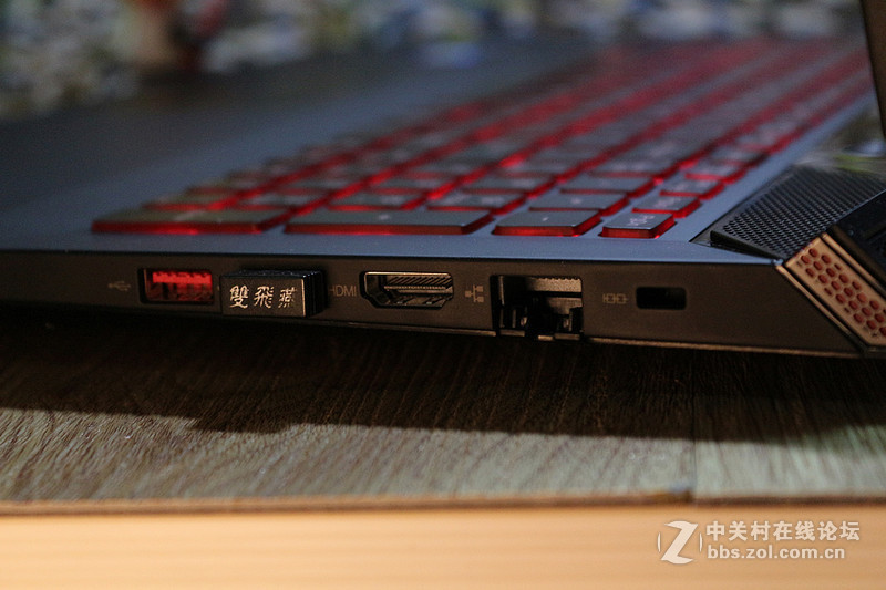 彪悍的小Y：游戏本的完美回归，联想Y700开箱图测