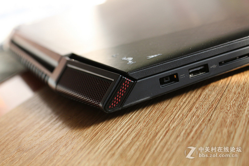 彪悍的小Y：游戏本的完美回归，联想Y700开箱图测