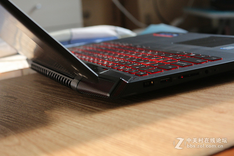 彪悍的小Y：游戏本的完美回归，联想Y700开箱图测