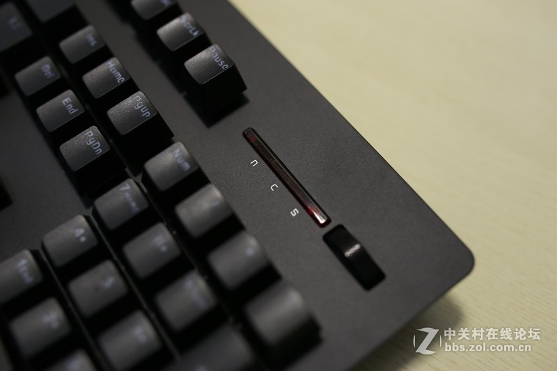 流畅小巧  经典银黑搭配航嘉HTPC机箱魅影H920