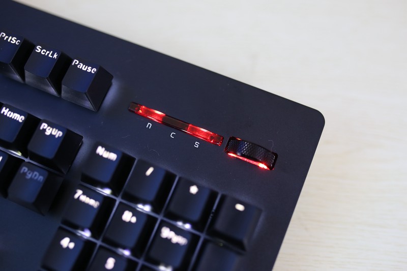 流畅小巧  经典银黑搭配航嘉HTPC机箱魅影H920