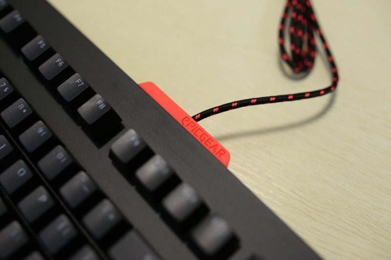 流畅小巧  经典银黑搭配航嘉HTPC机箱魅影H920