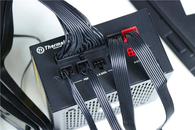 Tt挑战者H2机箱，搭配自家GT650W金牌电源装机，点亮瞬间太美了