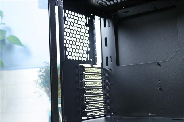 Tt挑战者H2机箱，搭配自家GT650W金牌电源装机，点亮瞬间太美了