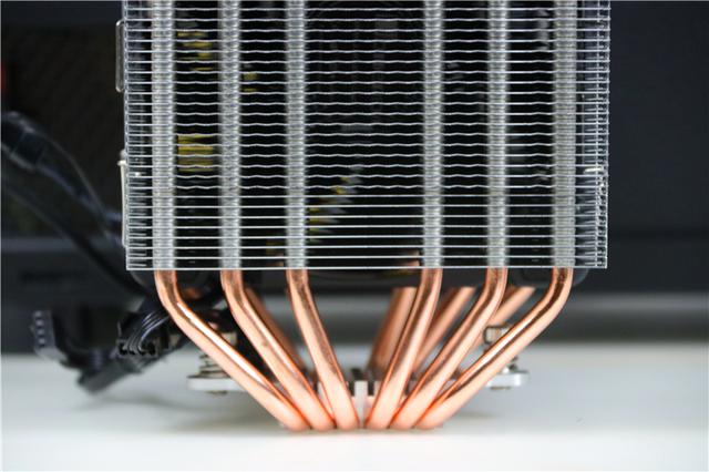 Tt挑战者H2机箱，搭配自家GT650W金牌电源装机，点亮瞬间太美了