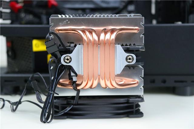 Tt挑战者H2机箱，搭配自家GT650W金牌电源装机，点亮瞬间太美了