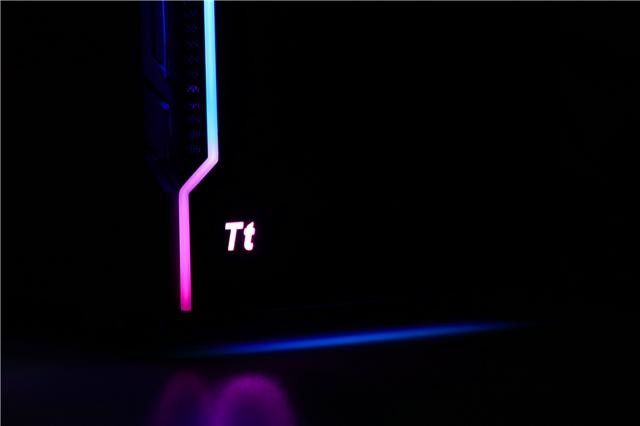 Tt挑战者H2机箱，搭配自家GT650W金牌电源装机，点亮瞬间太美了