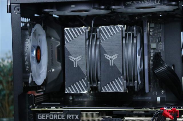 Tt挑战者H2机箱，搭配自家GT650W金牌电源装机，点亮瞬间太美了