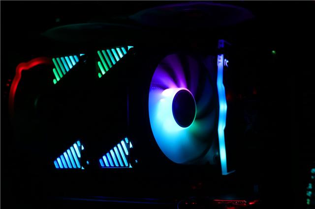 Tt挑战者H2机箱，搭配自家GT650W金牌电源装机，点亮瞬间太美了