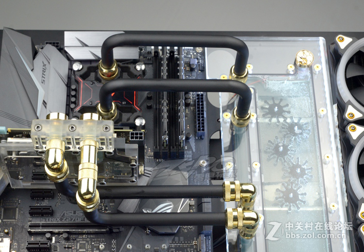 Thermaltake Core P5【黑金】 电镀沙哑黑