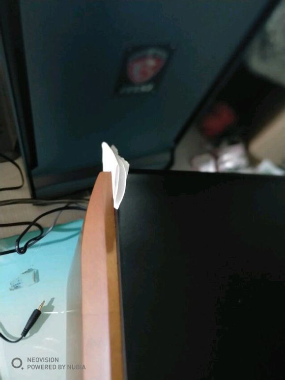 漫步者旗舰开裂哦为什么不上我上传图片