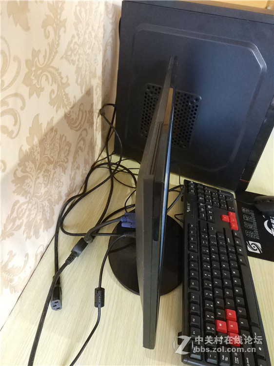 处理一批办公型主机加19寸LED超薄显示器整套只要458元