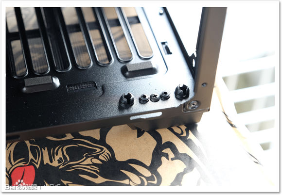 齐精华于一身，纳什男爵RGB MATX机箱