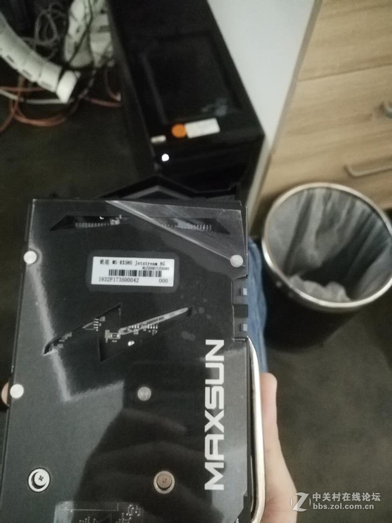 请问铭瑄RX 580 JetStream 8G的供电接口有6Pin+8Pine的吗？