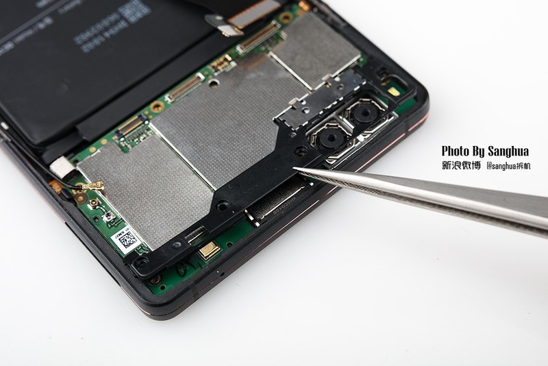 工程奇迹，超薄大电池的坚果3拆开给你看