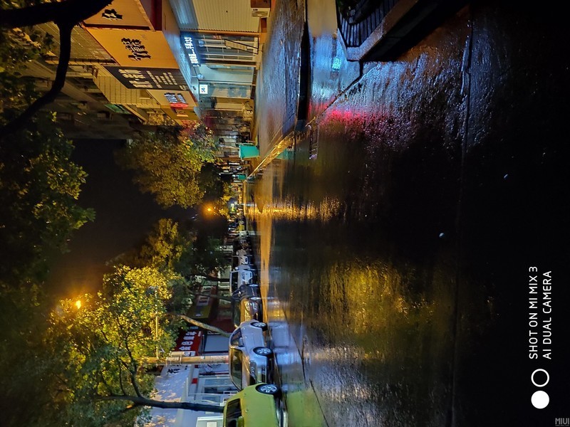 雨后街道随拍。夜景