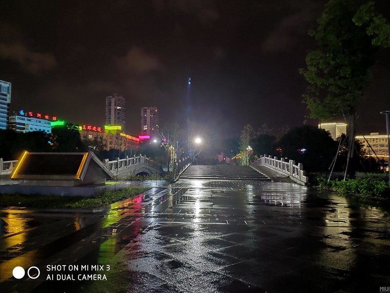 雨后街道随拍。夜景