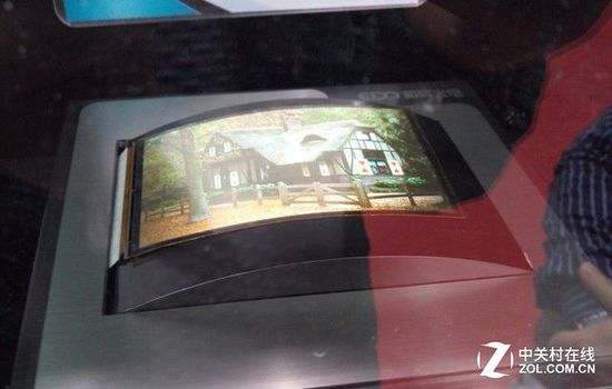 国产透明/4K AMOLED屏幕现身展会！