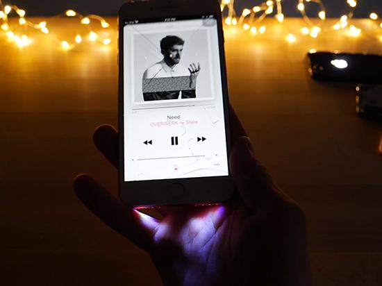iPhone 7加装LED贴片灯后：杀马特效果辣眼睛