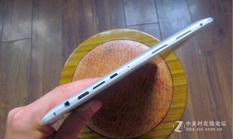 出9.7寸平板一台