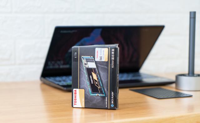 电脑卡慢多半C盘不够用！升级1TB东芝RD500 NVMe固态硬盘再战3年