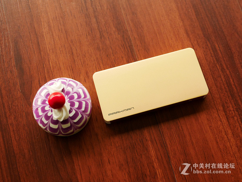 时尚中的便携——贝赫曼（PARKMAN）波士T2 8000毫安聚合物移动电源