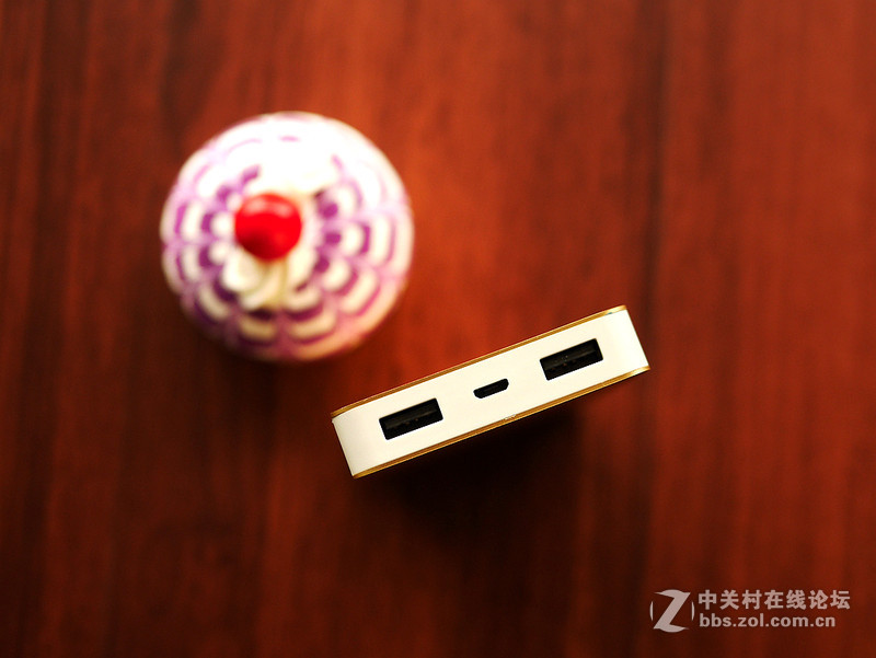 时尚中的便携——贝赫曼（PARKMAN）波士T2 8000毫安聚合物移动电源