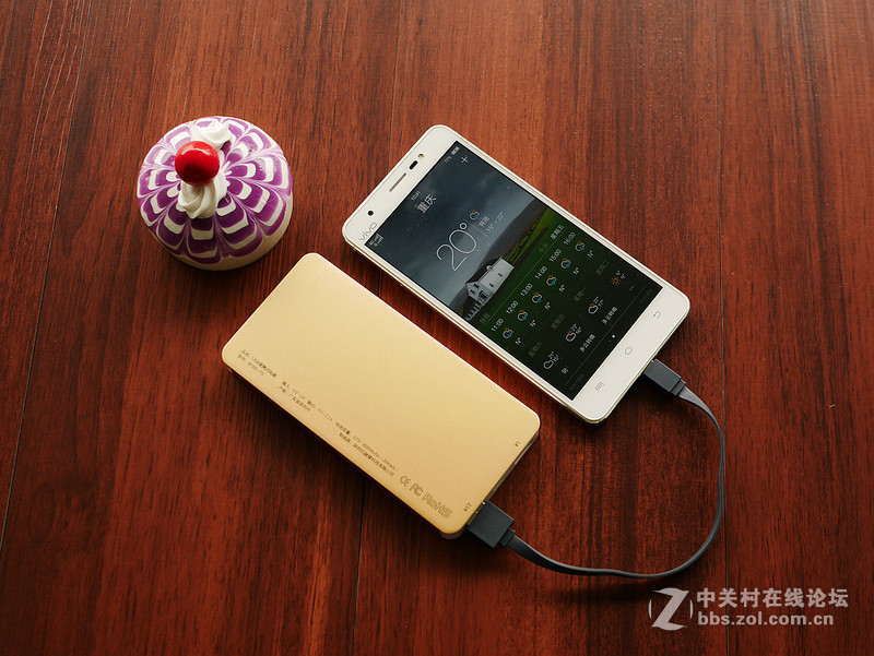 时尚中的便携——贝赫曼（PARKMAN）波士T2 8000毫安聚合物移动电源