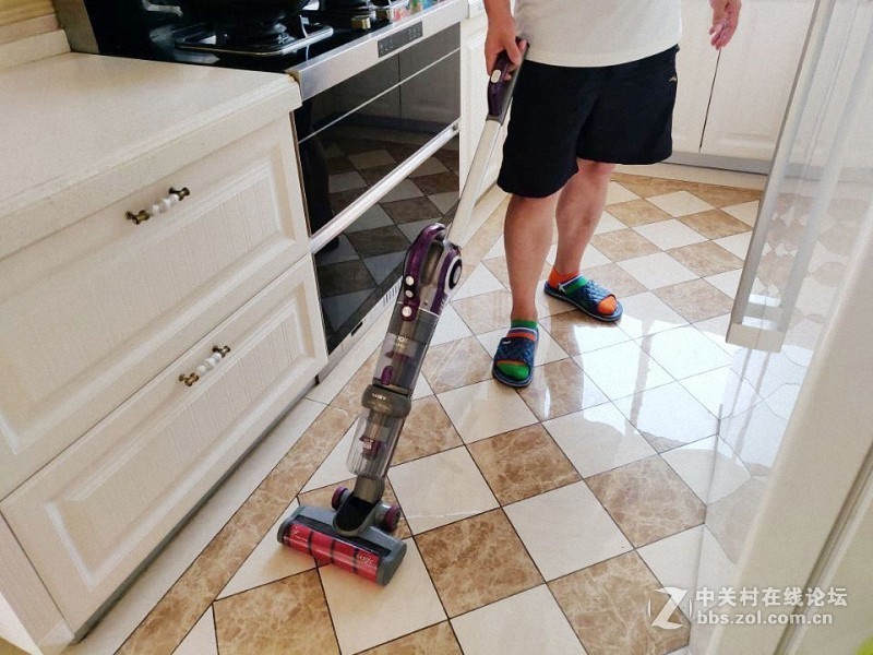 让男人也爱上了快乐清洁——莱克魔洁M85 Plus 立式|手持无线吸尘器新玩法（视频）
